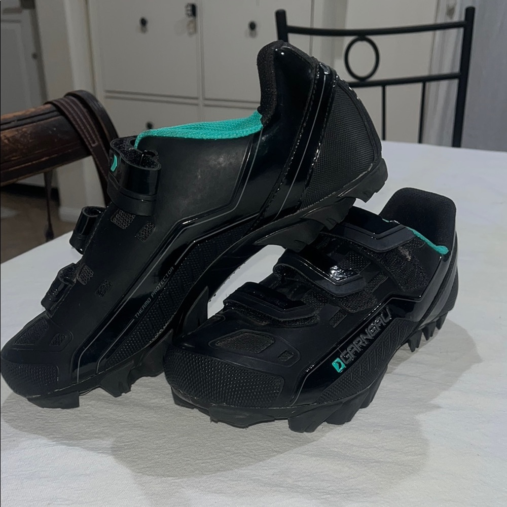 Women’s Black and Teal Sapphire Cycling Shoes SPD cleat size 8.5